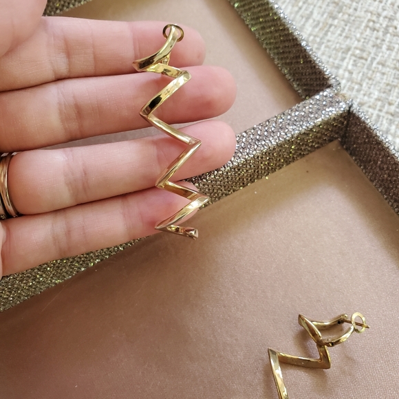 Vintage 14k Gold Zig Zag Spiral Earrings - Picture 5 of 11
